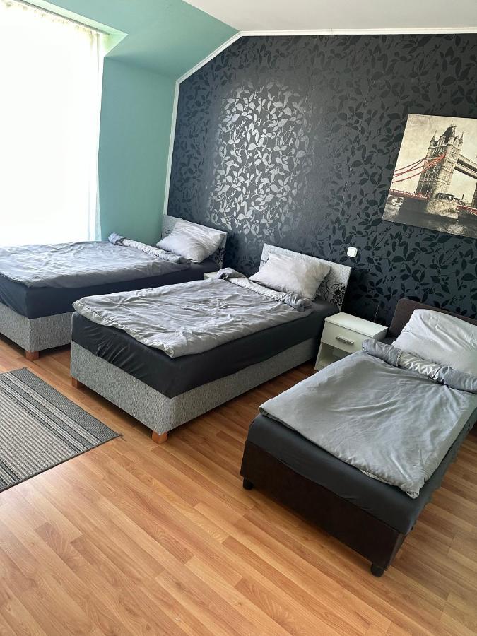 Velvet Motel Hegyeshalom Exterior foto