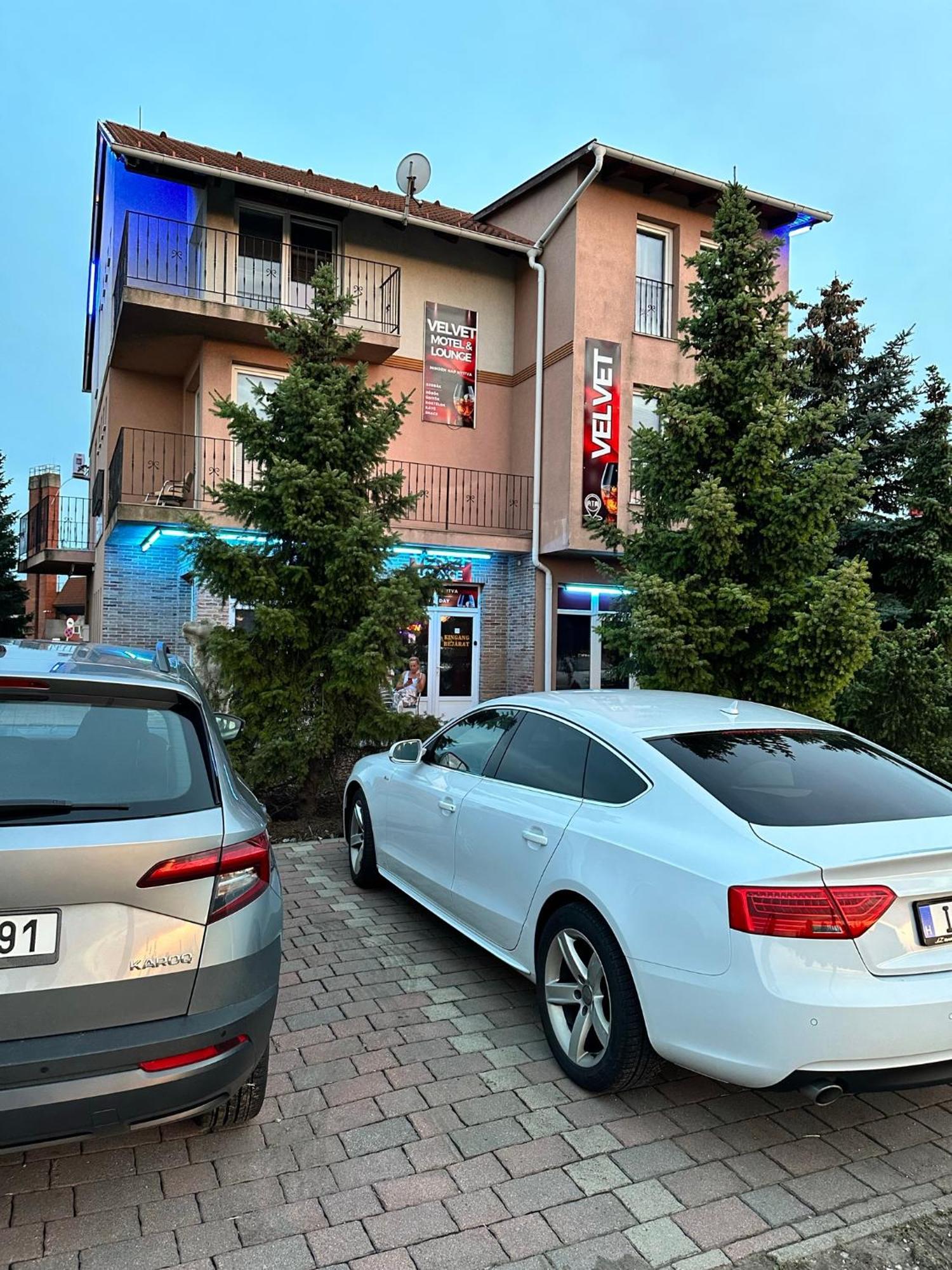 Velvet Motel Hegyeshalom Exterior foto