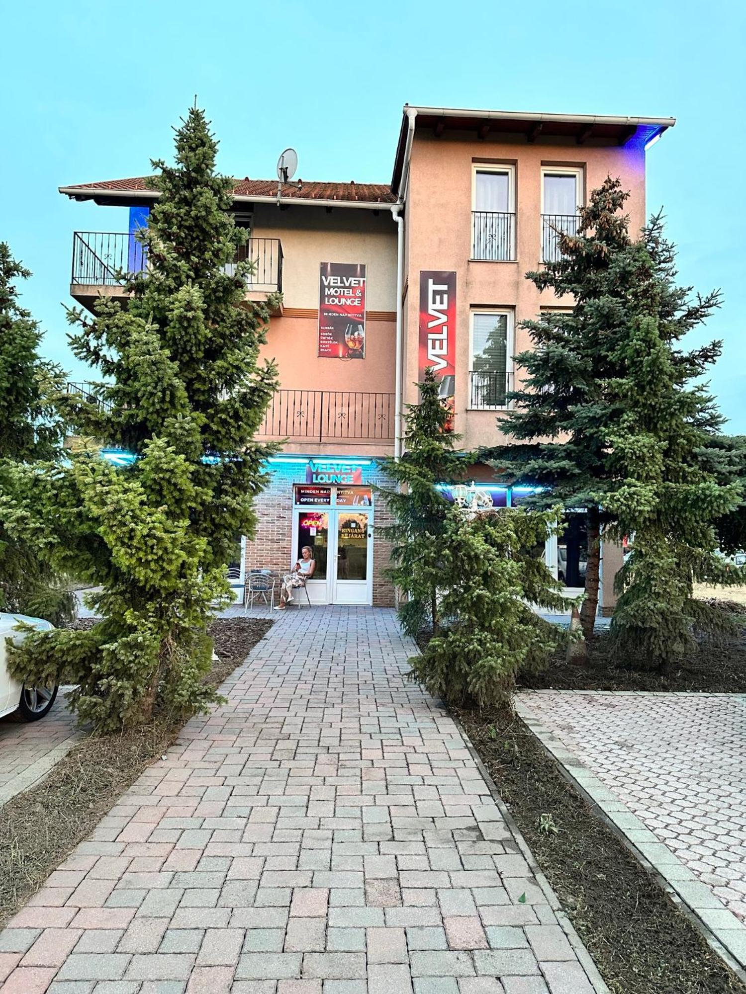 Velvet Motel Hegyeshalom Exterior foto