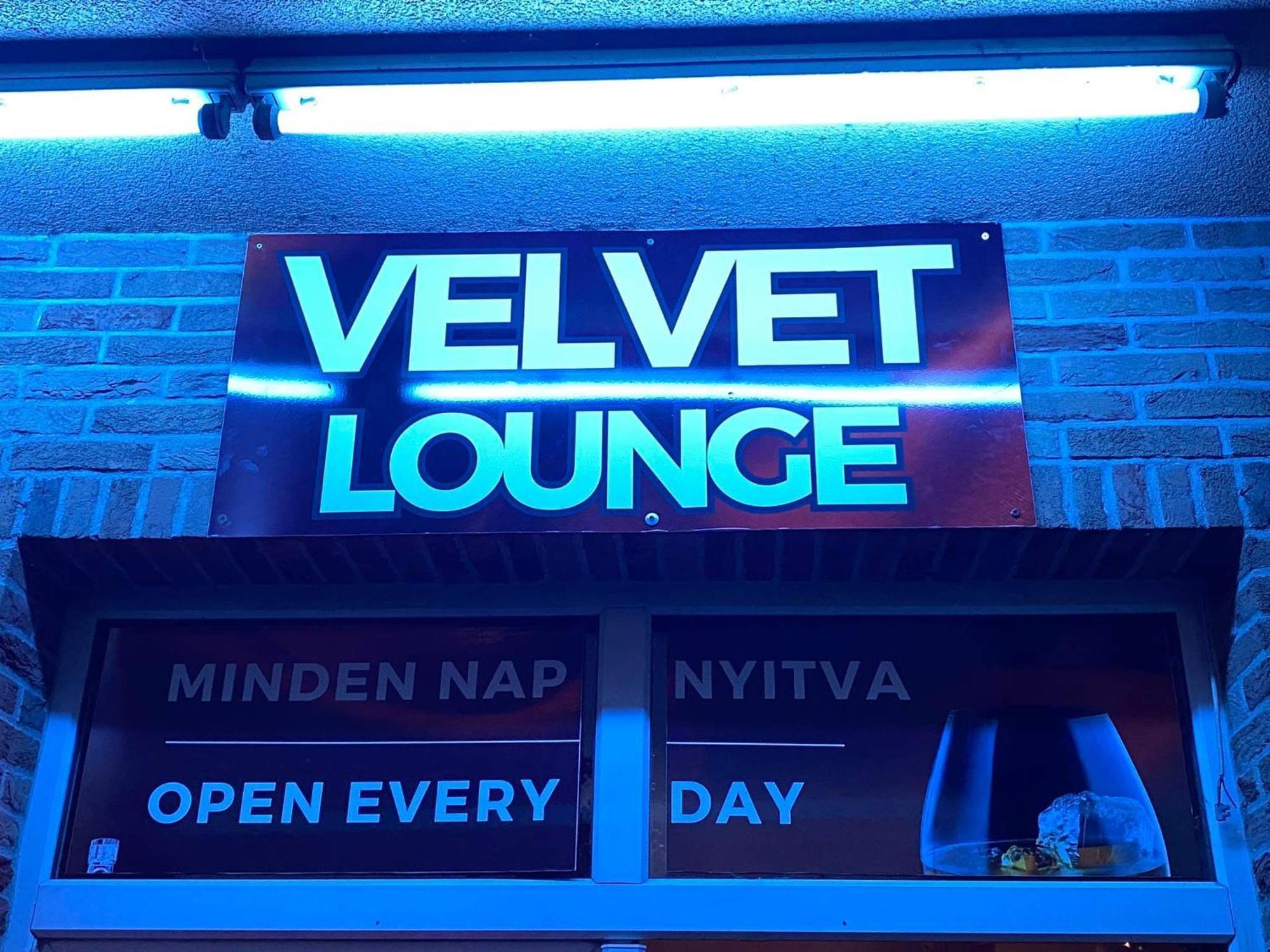 Velvet Motel Hegyeshalom Exterior foto